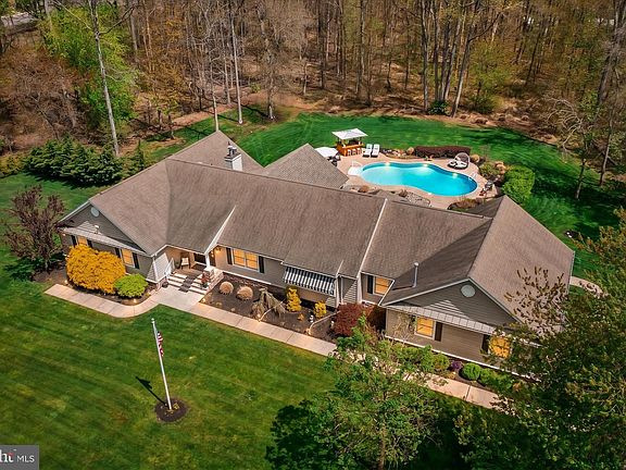 2nd image of 83 Oak Glen Rd