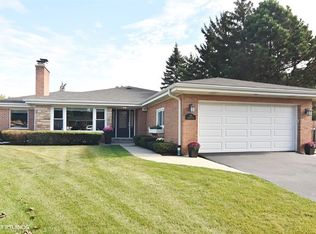 925 Tomawadee Dr, Park Ridge, IL 60068