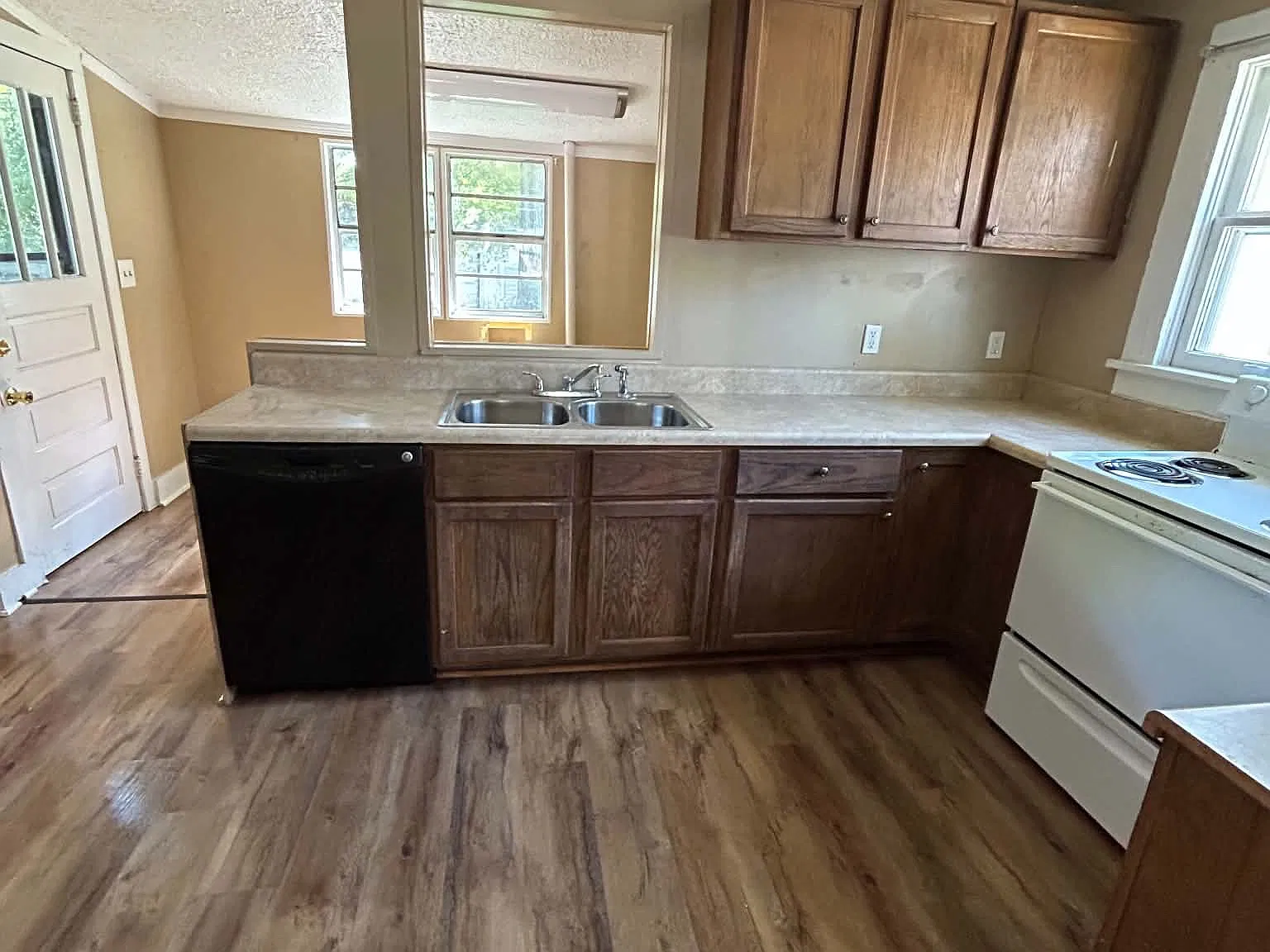 2 bed, 1170 sqft, $850 — Photo 4
