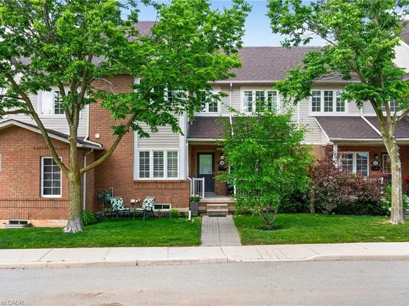 100 Beddoe Dr #20, Hamilton, ON L8P 4Z2