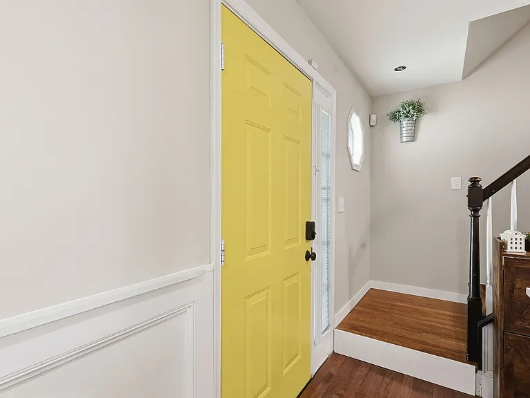 10106 S Fulton Dr — Photo 4