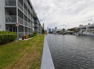 3750 NE 169th St APT 205, North Miami Beach, FL 33160