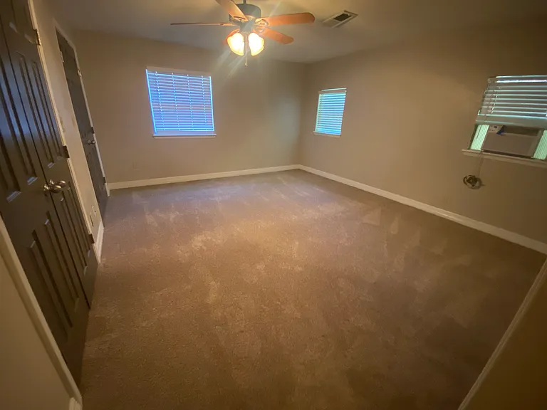 1818 W Cedar St — Photo 16