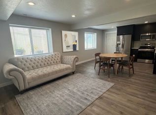 223 E Hillcrest Way S UNIT B, North Salt Lake, UT 84054