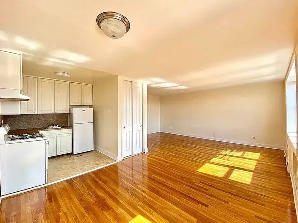 8635 21st Avenue image 1 of 6