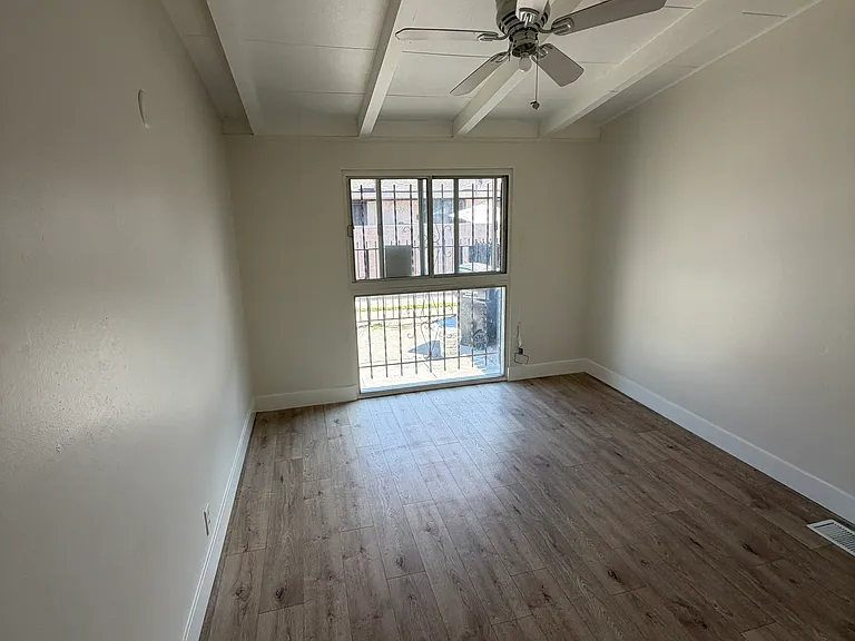 2612 W Century Blvd #1 — Photo 9