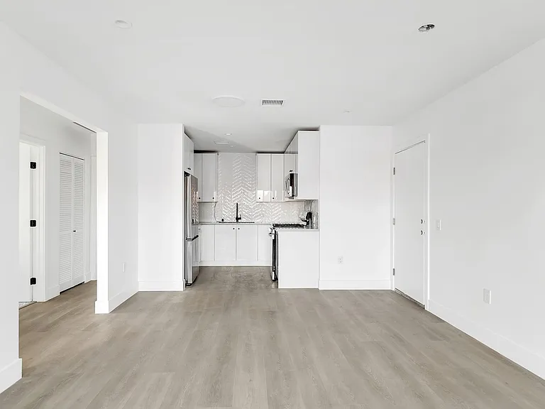 5606 Lexington Ave — Photo 8