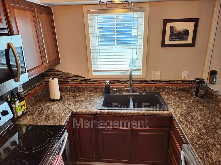 6329 E 32nd Ave #2 — Photo 3