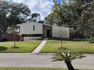 928 Las Robida Dr, Jacksonville, FL 32211