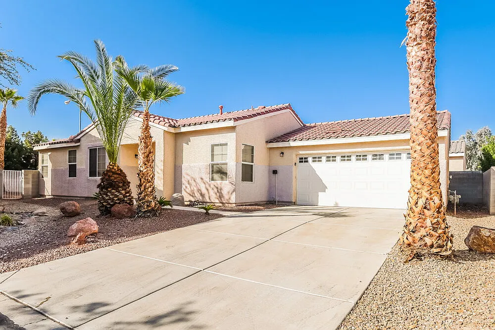 3 bed, 2.0 bath, 1416 sqft, $2,240 — Photo 3