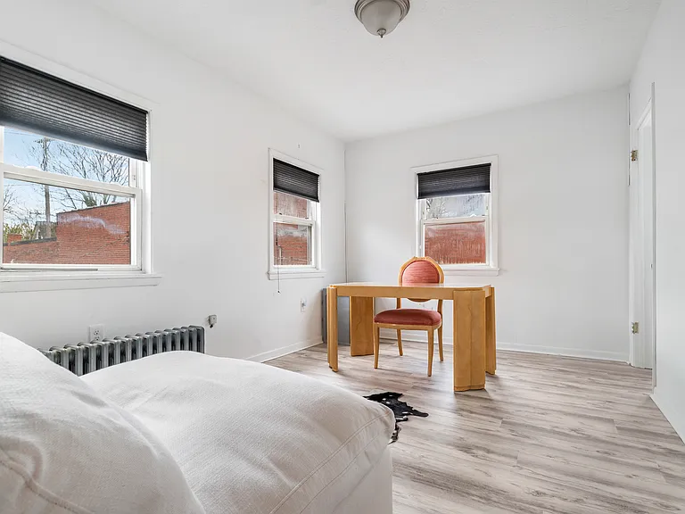 6016 Saint Clair Ave — Photo 2