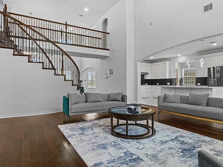 2305 Hickey Dr — Photo 3