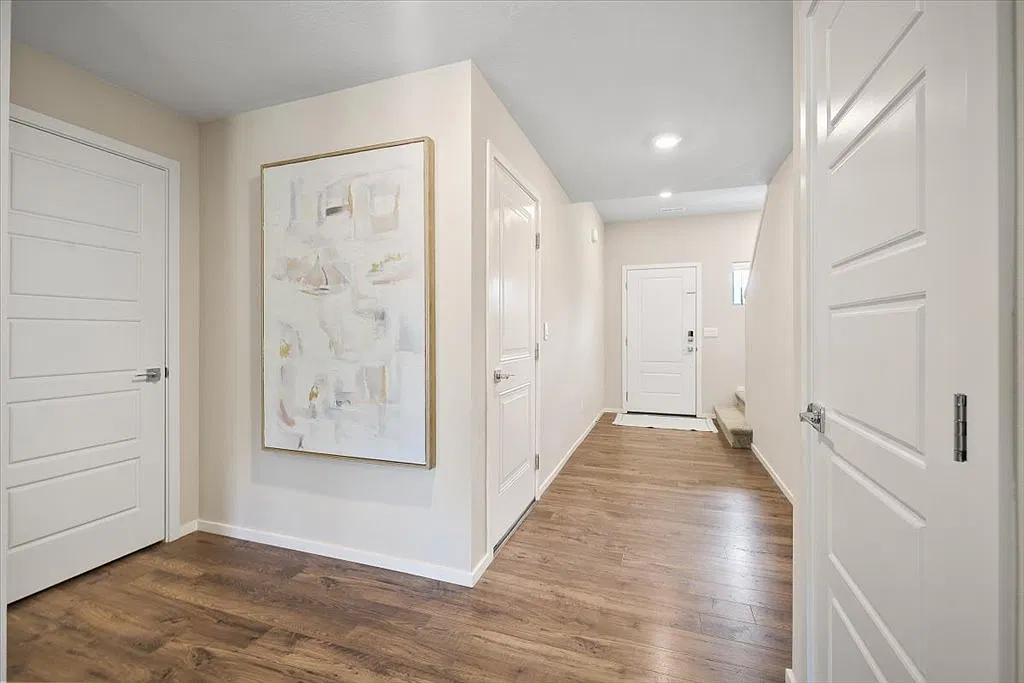 4 bed, 2.5 bath, 2057 sqft, $3,400 — Photo 3