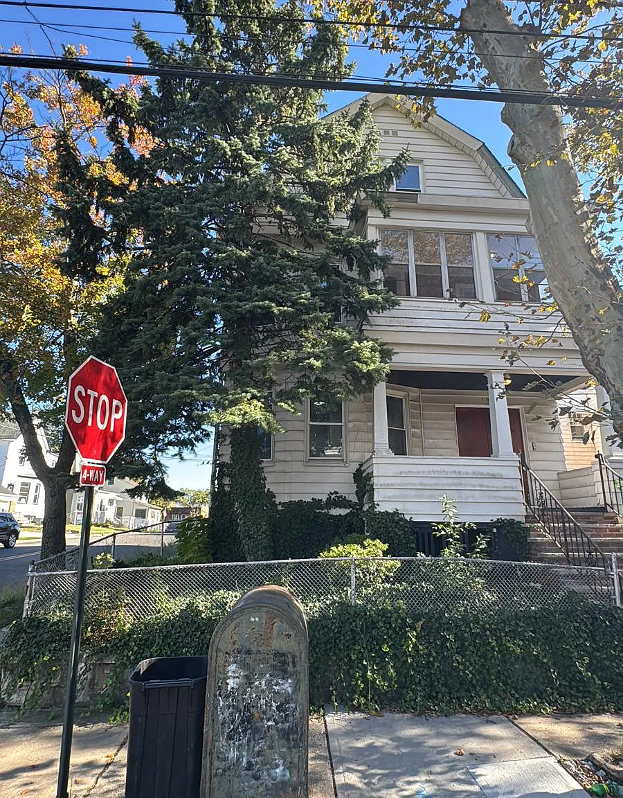 3 bed, $2,250 — Photo 1