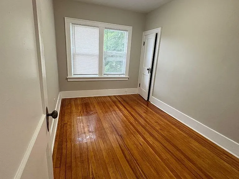 1002 Milton St — Photo 10