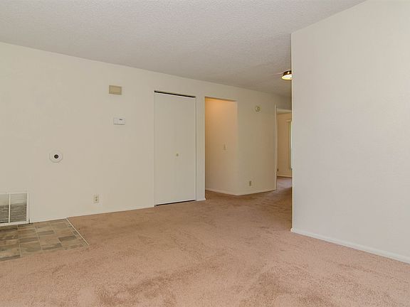 5th image of 1096 E Quail Dr