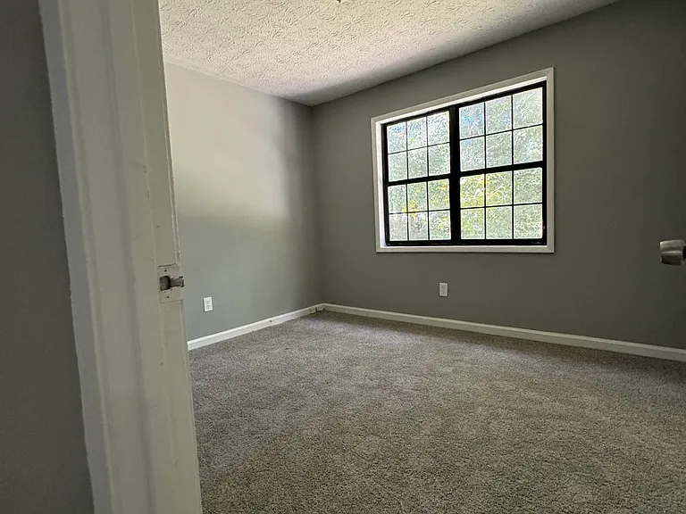 171 Adrian Dr — Photo 18