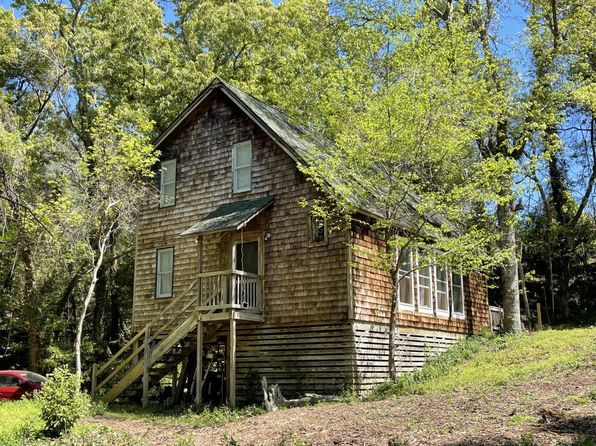 242 Woodland Dr