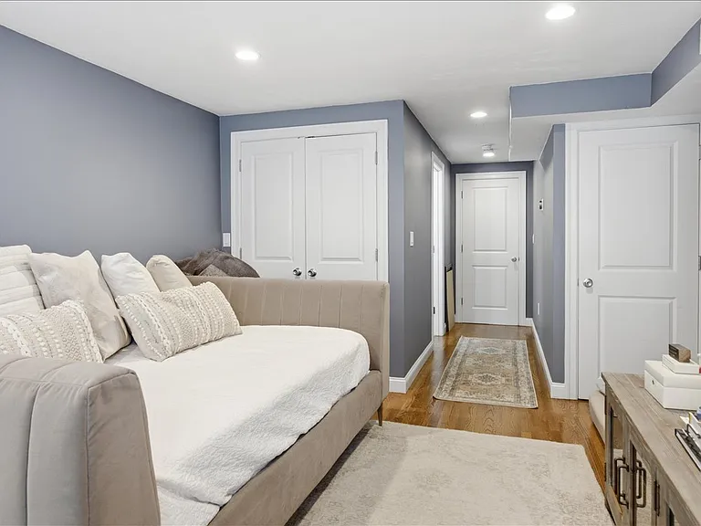 120 Elm St — Photo 10