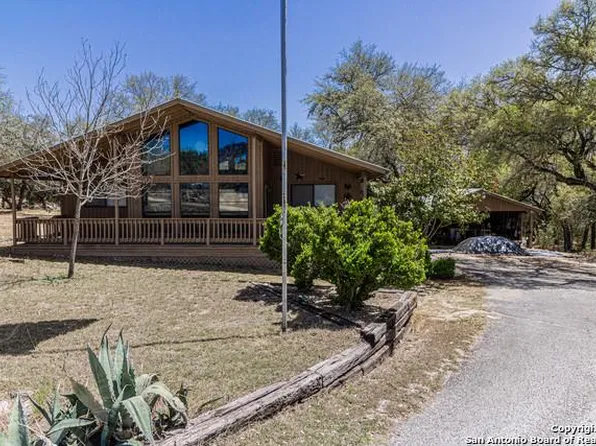 104 Dorothy St, Lakehills, TX 78063