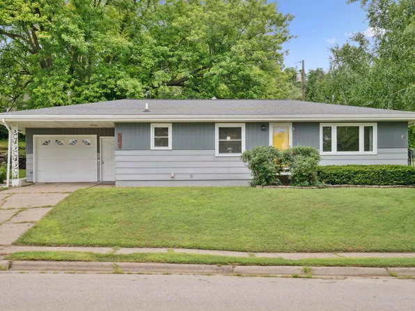 2625 New Haven St, Dubuque, IA 52001
