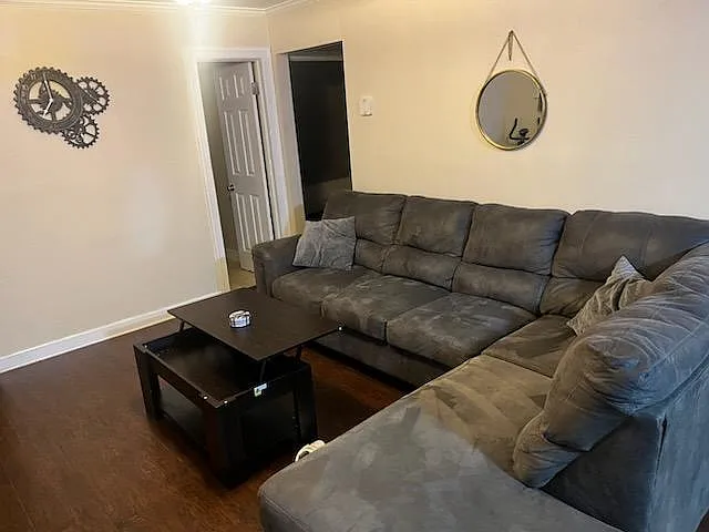 3 bed, 2.5 bath, 1376 sqft, $3,000 — Photo 2
