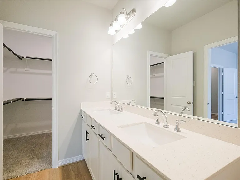 6434 New York St — Photo 17