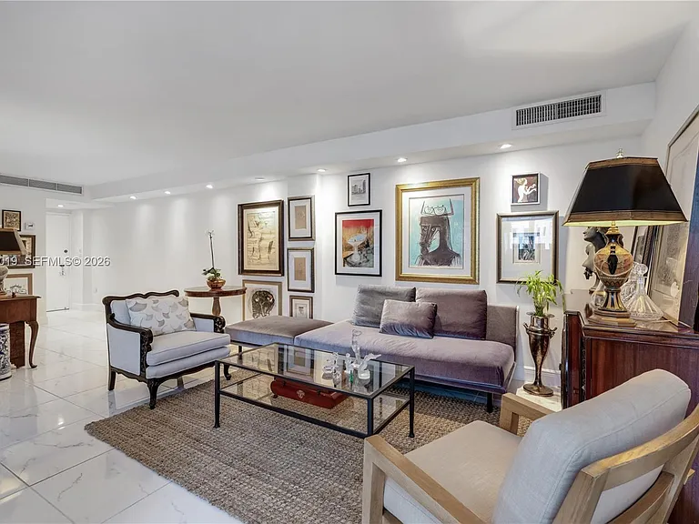 825 Brickell Bay Dr #850 — Photo 2