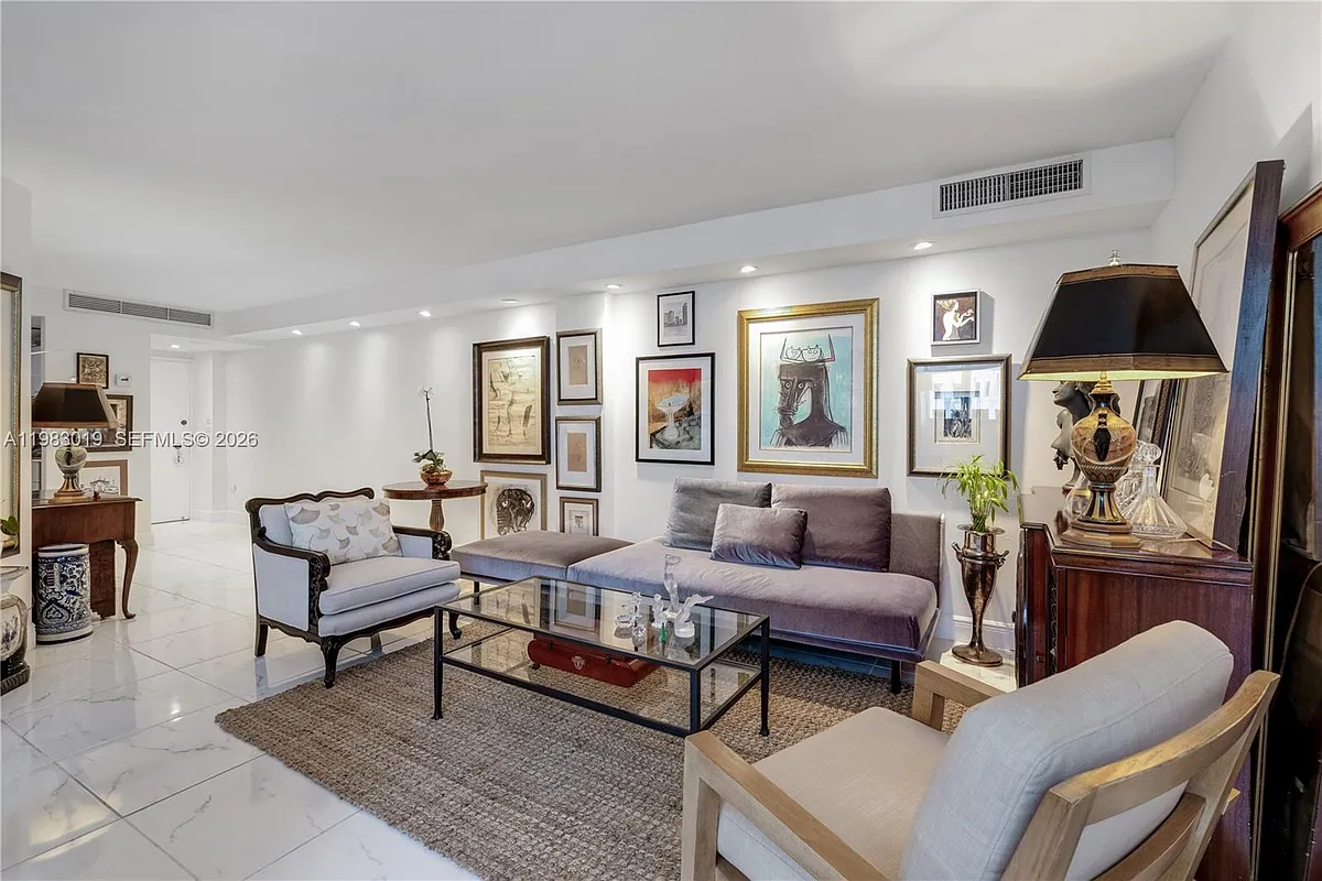 Building Photo - 825 Brickell Bay Dr #850