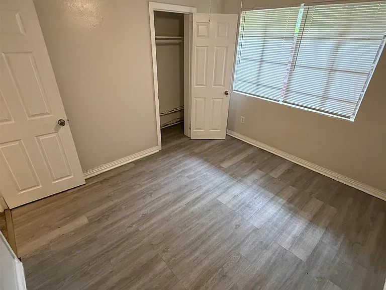 318 E Pershing St — Photo 11