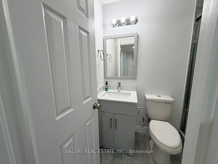 1683 Moongate Cres #LOWER — Photo 7