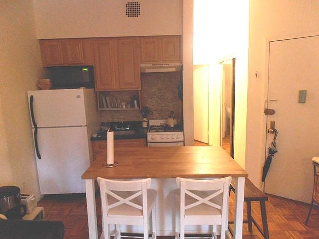 2nd image of 336 E 61st St APT 6