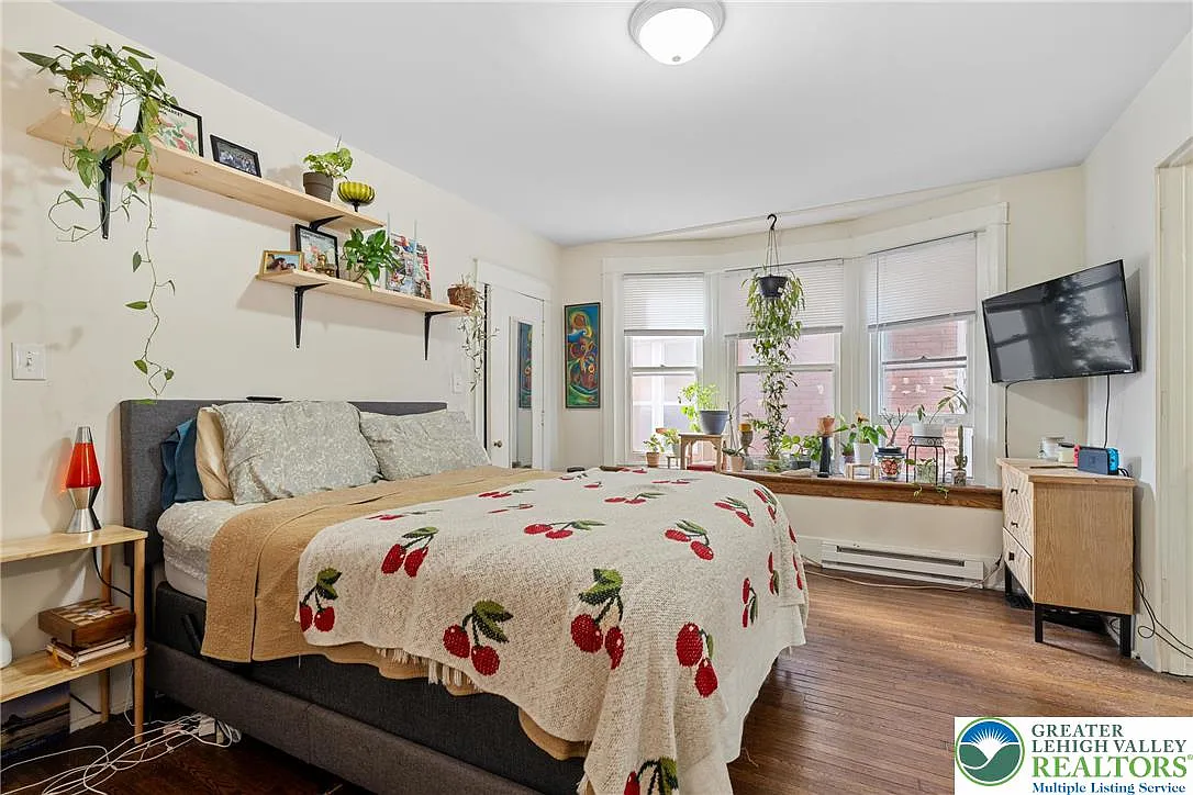 1 bed, 1.0 bath, 750 sqft, $1,200 — Photo 2