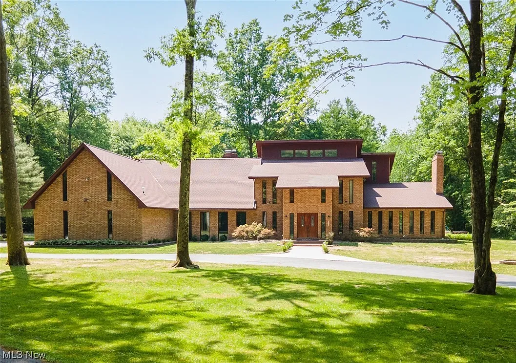 2080 Howland Wilson Rd photo 1