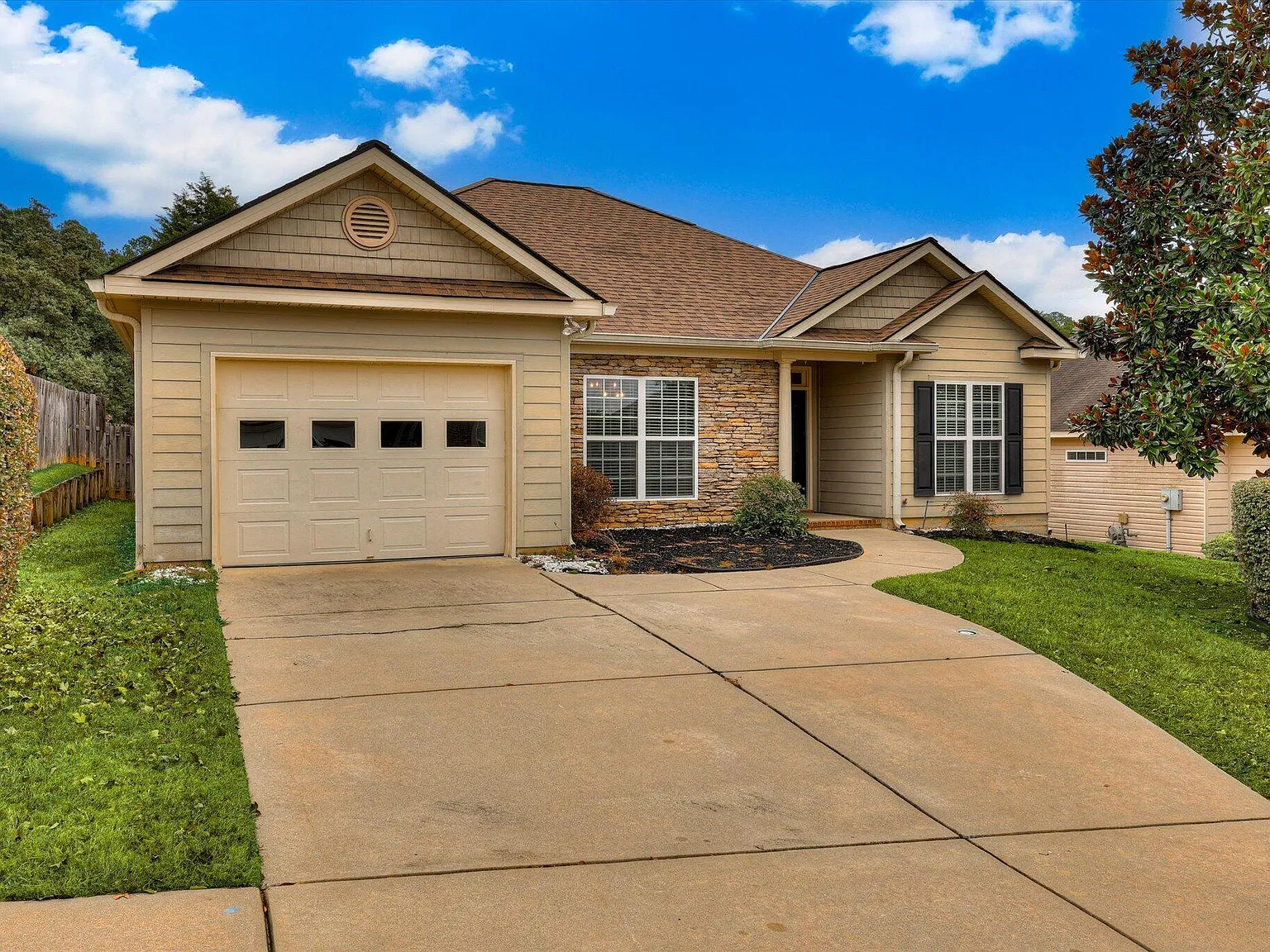 3 bed, 2.0 bath, 1738 sqft, $2,000 — Photo 3