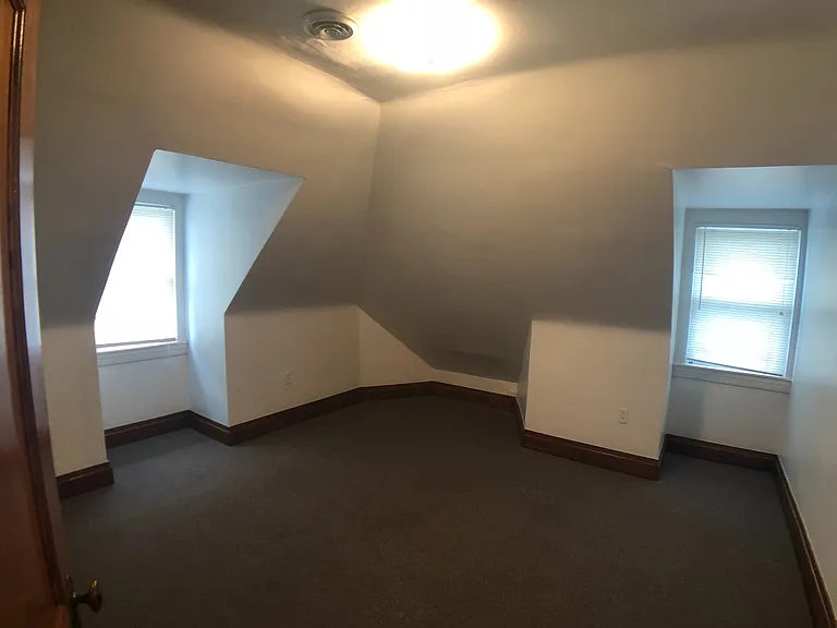 598 E Maiden St — Photo 7
