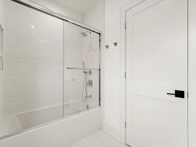 Full BATHROOM w/Tub and Shower