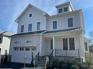 214 Locust St SW, Vienna, VA 22180