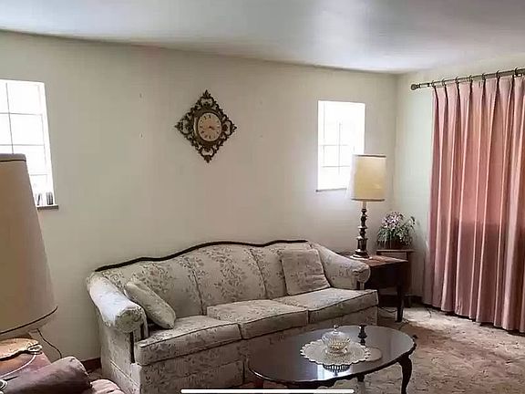 3rd image of 654 Frayne St
