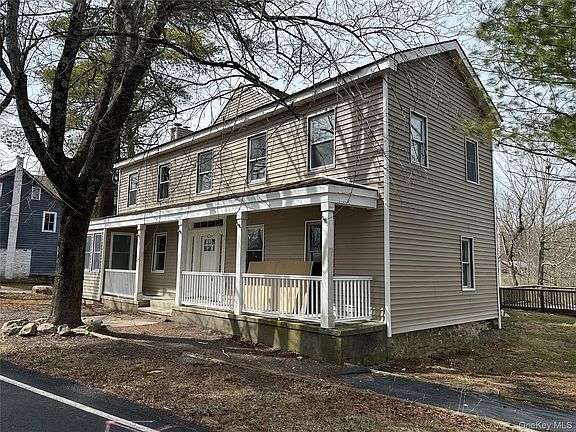 2nd image of 1445 Burlingham Rd