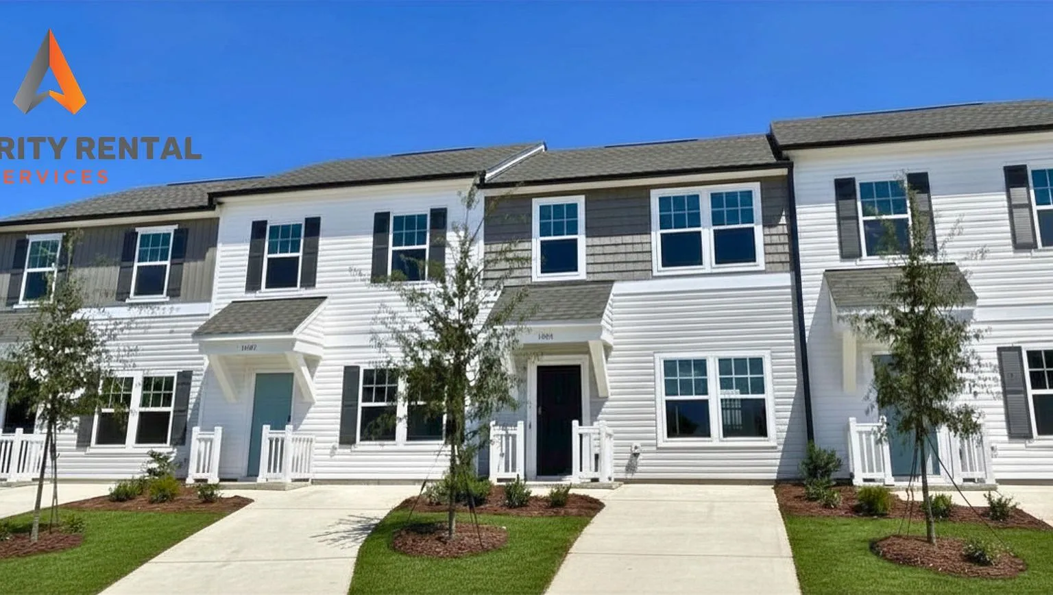 Beautiful 3bd/2.5bth Townhome - Mallard Creek -Available Now — Photo 1