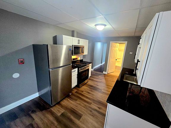 Updated Kitchen, cabinets, counter tops & appliances