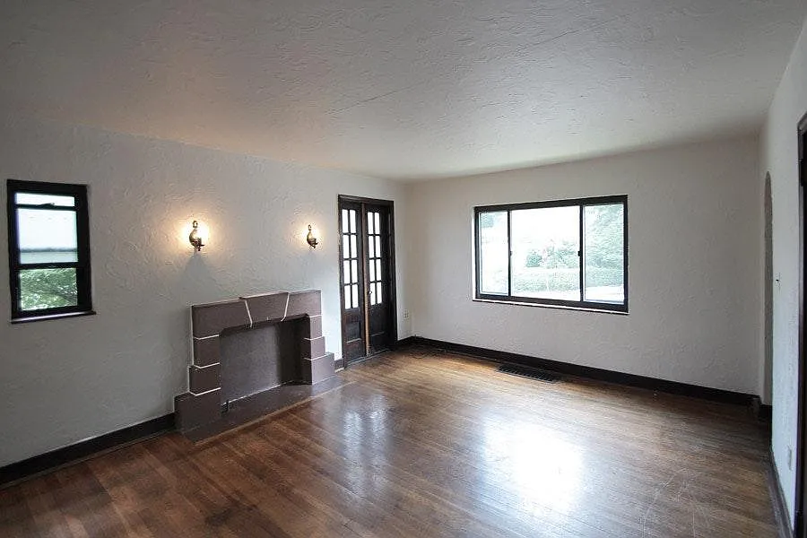 Building Photo - 7915 Saint Lawrence Ave #1