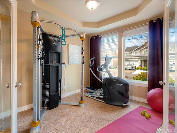 3rd image of 4220 Cashmere Dr NE