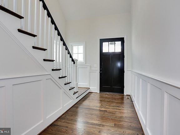 3rd image of 1816 N Dinwiddie St