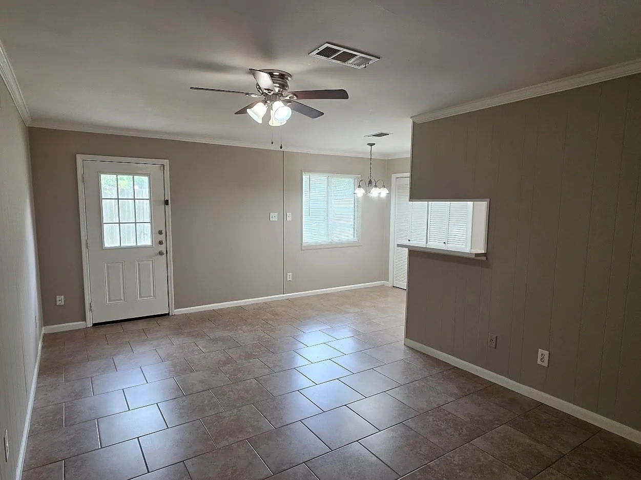 3 bed, 2.0 bath, 1338 sqft, $1,595 — Photo 4