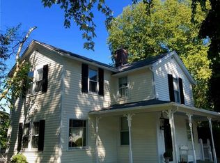 1230 Unquowa Rd, Fairfield, CT 06824