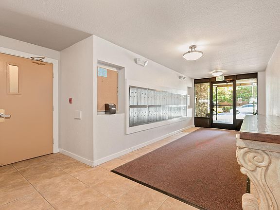 3rd image of 840 NE 125th St APT 102