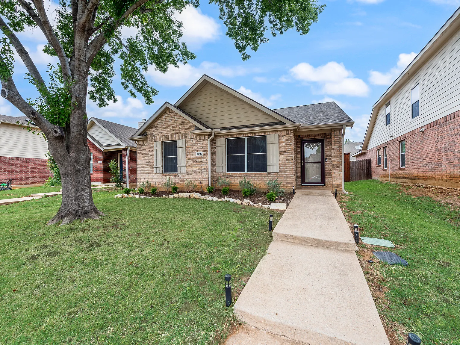 3 bed, 1207 sqft, $2,300 — Photo 3