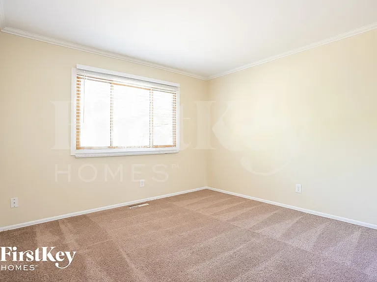 148 Berkshire Dr — Photo 8